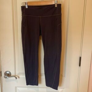 EUC Athleta charcoal grey capri yoga exercise leggings with cutout design